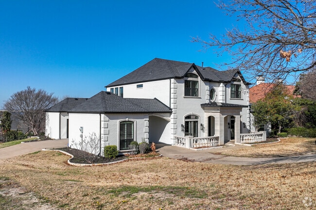 Imagine going home to this stunning two story home located in Heath.
