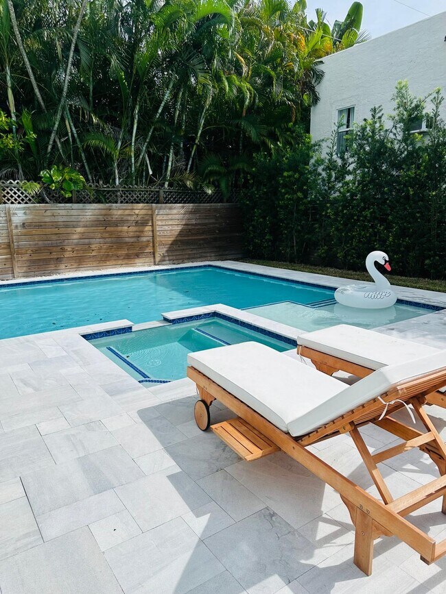 11572 NE 13th Ave, Miami, FL 33161