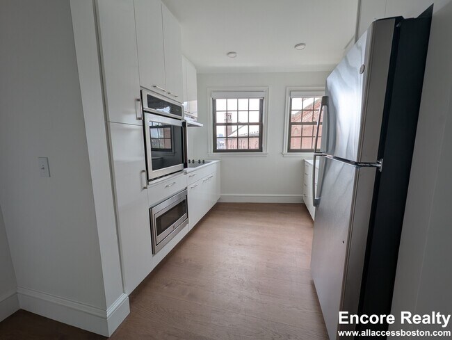 1200 Massachusetts Ave unit 8 DFT URNKV, Cambridge, MA 02138 - photo 4