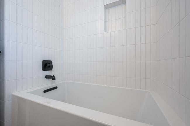 3201 S Barrington Ave unit F, Los Angeles, CA 90066 - photo 3