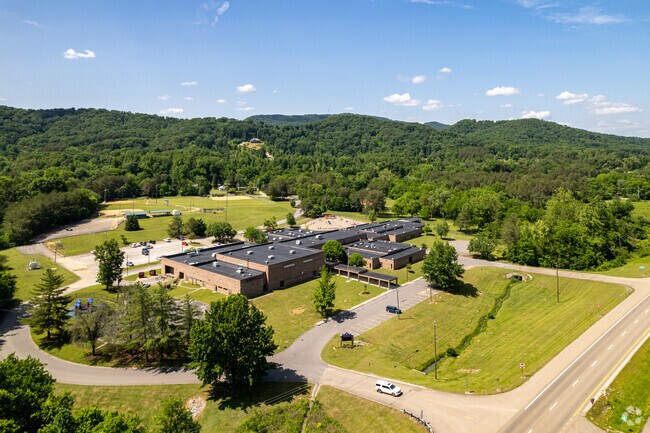 East Knox Elementary is a top rated elementary school located in Mascot.