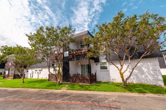 531 Bedford Rd unit 233, Bedford, TX 76022 - photo 6