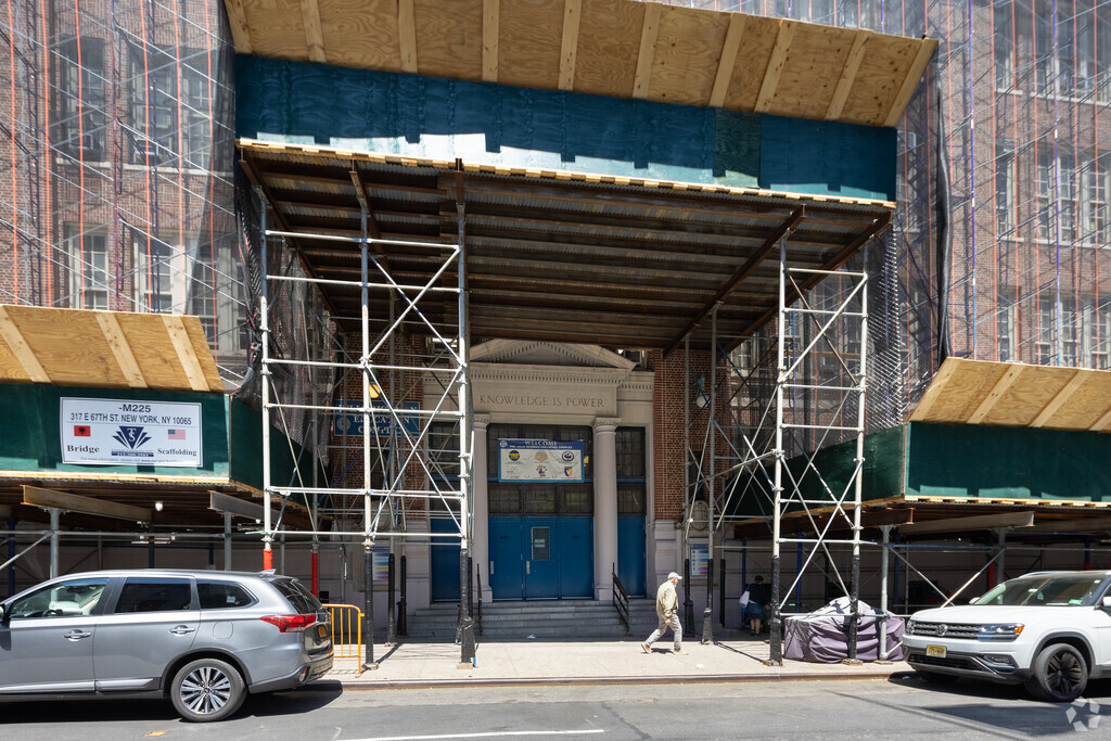 Urban Academy Laboratory High School, in Lenox Hill, is an offbeat alternative school, open to 9th-graders as well as older students.