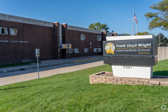 Frank Lloyd Wright Intermediate School is a well-rated school near Rainbow Gardens.