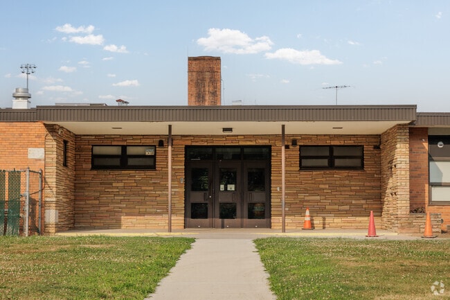 George W. Miller Elementary School in Nanuet has 440 students.