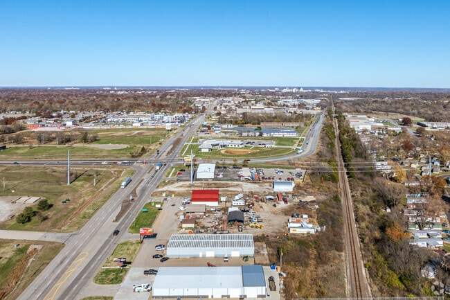 The Topeka Boulevard and 37th Street corridor is filled with shopping and dining options.