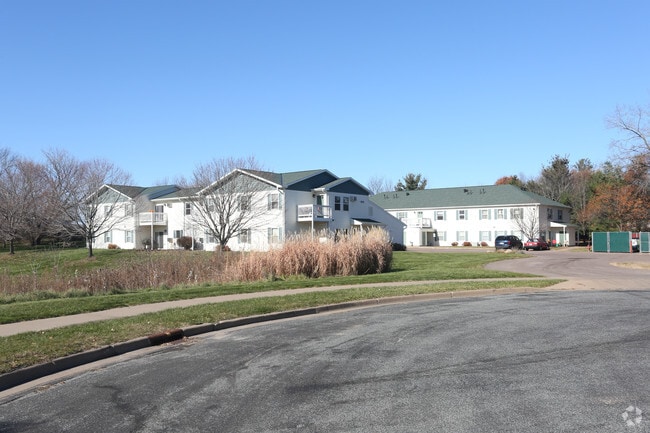 Otter Creek Apartments, Eau Claire, WI 54701 - photo 2