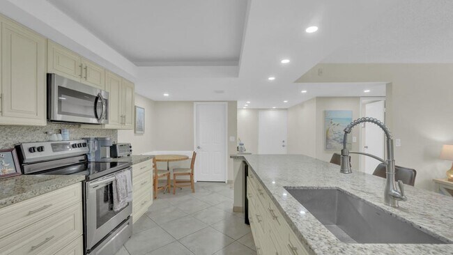 450 Egret Cir unit 450 Egret Circle 920, Delray Beach, FL 33444 - photo 5