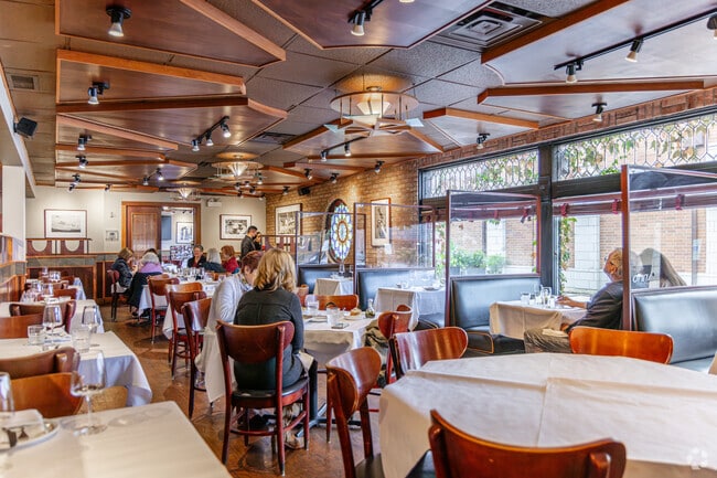 Enjoy fine Italian dining at Francesca's Tavola in Arlington Heights.