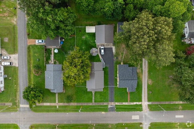 Dollartown homes have front and back yards.