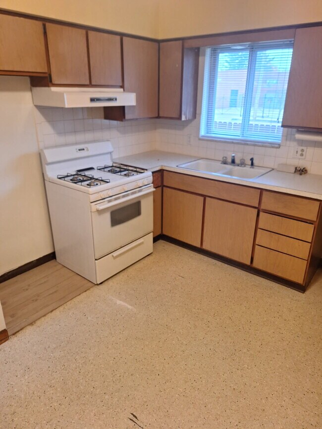 588 Baldwin Rd unit A, Akron, OH 44312 - photo 7