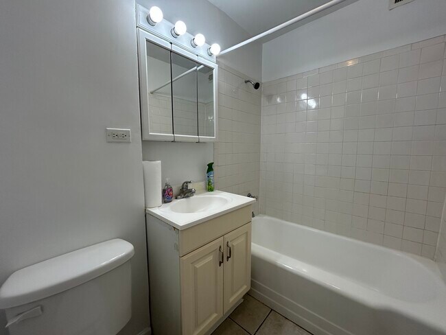 6535 N Mozart St unit 1R, Chicago, IL 60645 - photo 7