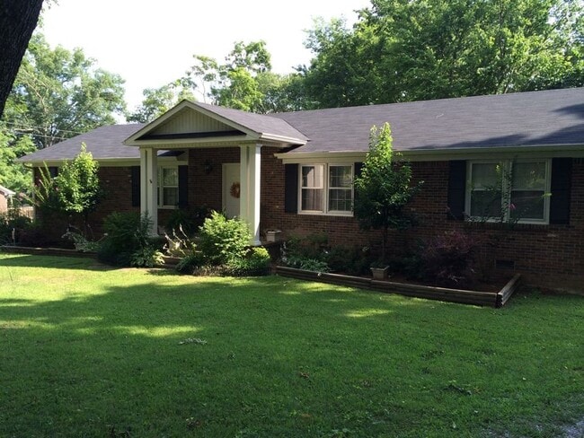 215 Navaho Trail unit B, Columbia, TN 38401 - photo 2