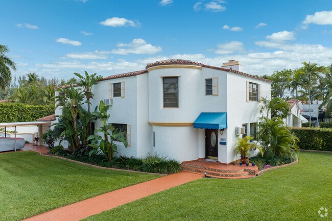 Nautilus has some authentic classic Deco homes.