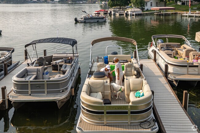 Outdoor activities in Oconomowoc Lake revolve around the scenic beauty and recreational opportunities of its namesake lake.