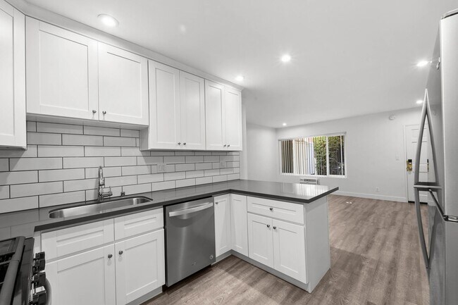 1240 W 29th St unit 7, Los Angeles, CA 90007 - photo 3