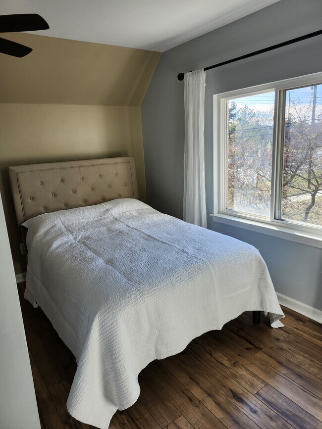 2475 E Maple Rd unit Furnished Penthouse, Troy, MI 48083 - photo 3