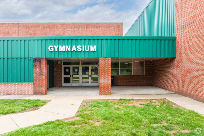Arcola Intermediate School serves 725 students.