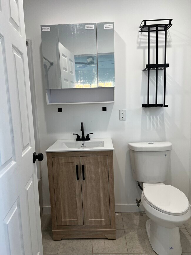 327 W D St unit 327.75, Wilmington, CA 90744 - photo 5