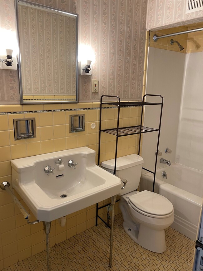 126 College Ave unit Upper Unit 2, Indiana, PA 15701 - photo 4