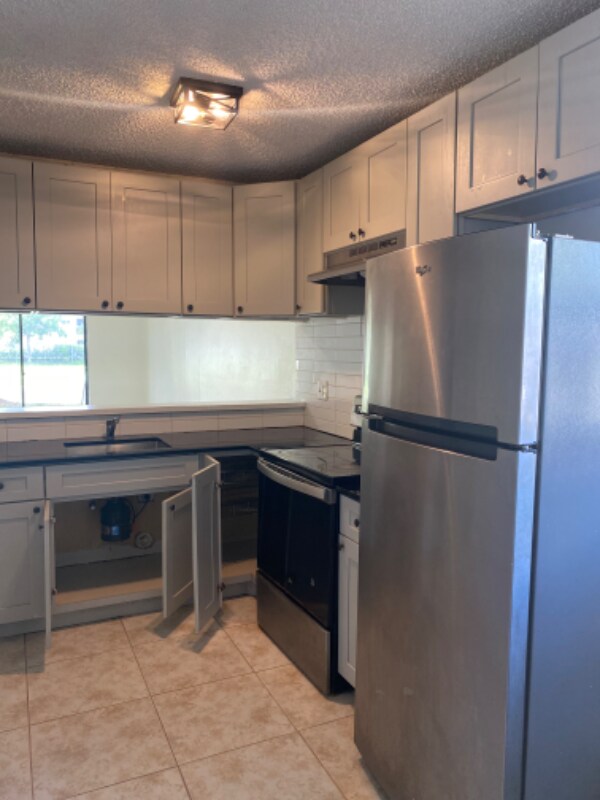 4136 Lakeside Dr, Tamarac, FL 33319