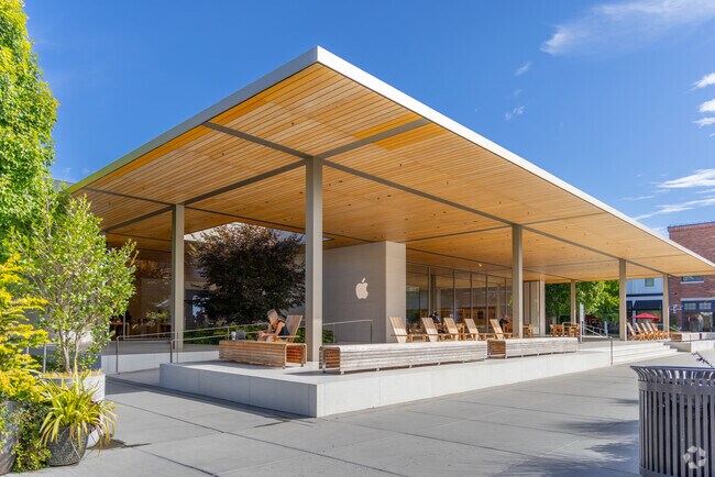 Apple Store at University Village.