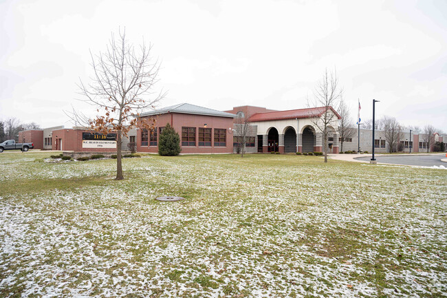 Reavis Elementary School in Lansing, IL, has approximately 453 students enrolled.