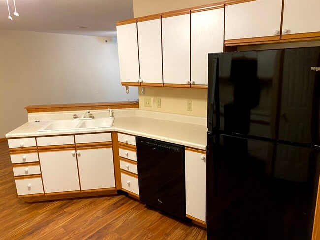 3804 Creek Hill Dr unit 3, Bettendorf, IA 52722 - photo 3