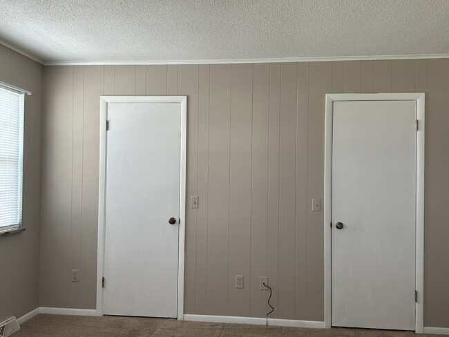 2 closets in BR (1)