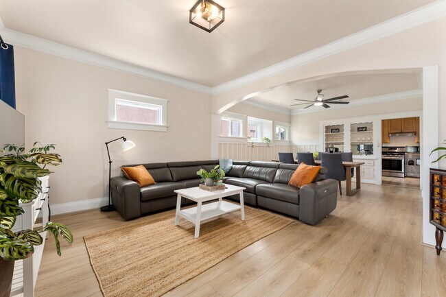 1118 W 47th St unit Full House, Los Angeles, CA 90037 - photo 6