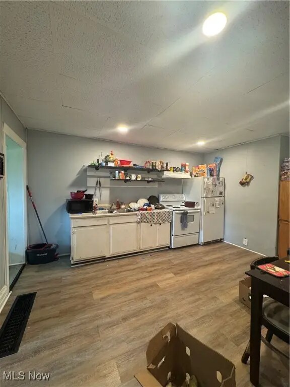 722 John St Unit downstairs, Coshocton, OH 43812