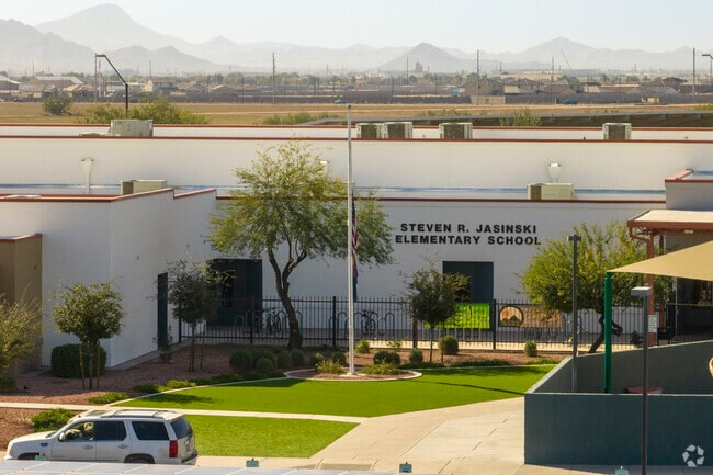 Jasinski Elementary School in Buckeye is rated a 5/10 from GreatSchools.com.