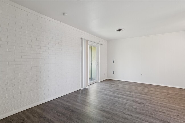 660-672 Flint Rd, Brighton, MI 48116 - photo 5