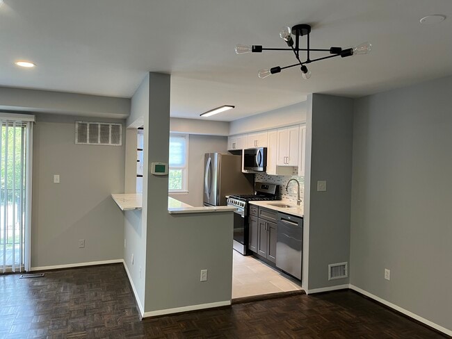 317 Homeland Southway unit 2A, Baltimore, MD 21212 - photo 3