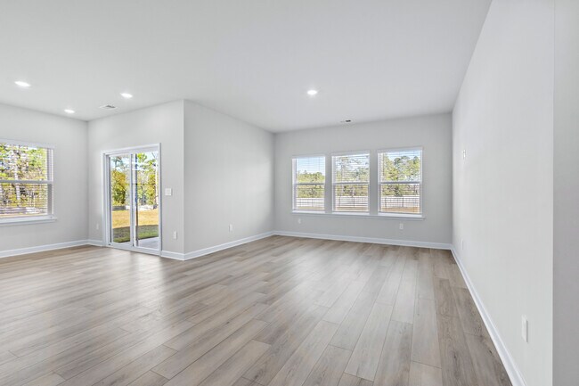 811 Burghley Cir, Greer, SC 29651 - photo 6