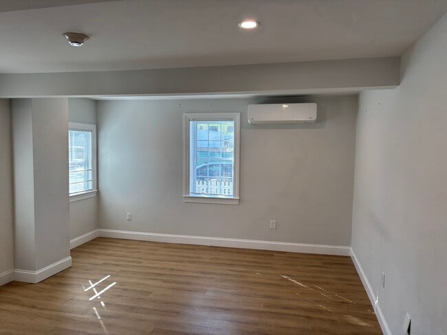 171 Main St unit Apartment 10, Hyannis, MA 02601 - photo 3