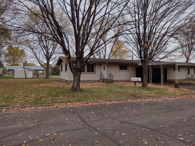 718 Jennifer Ct unit 718, Chippewa Falls, WI 54729 - photo 2