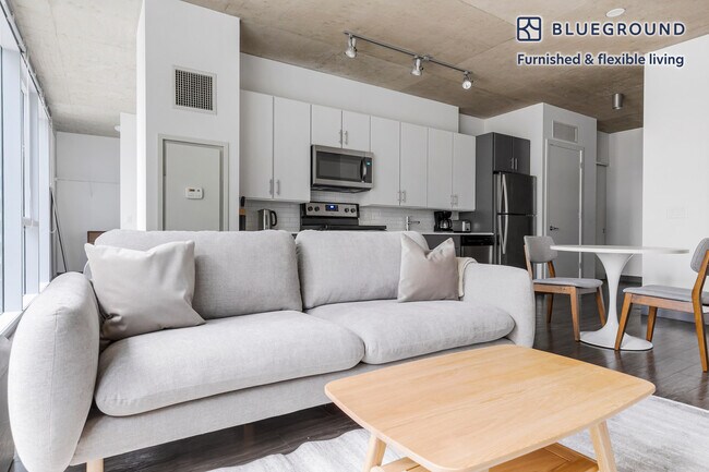 215 W Lake St unit FL12-ID1343, Chicago, IL 60606 - photo 3