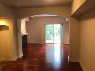 18270 NE 97th Way Unit 104, Redmond, WA 98052
