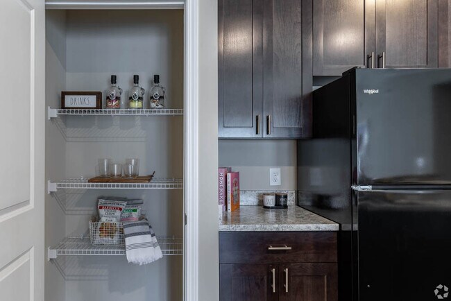 Victoria Manor, Columbus, OH 43219 - photo 5