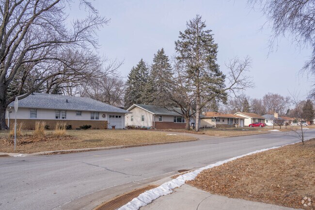 Some areas of Bellvue have ranch style homes.