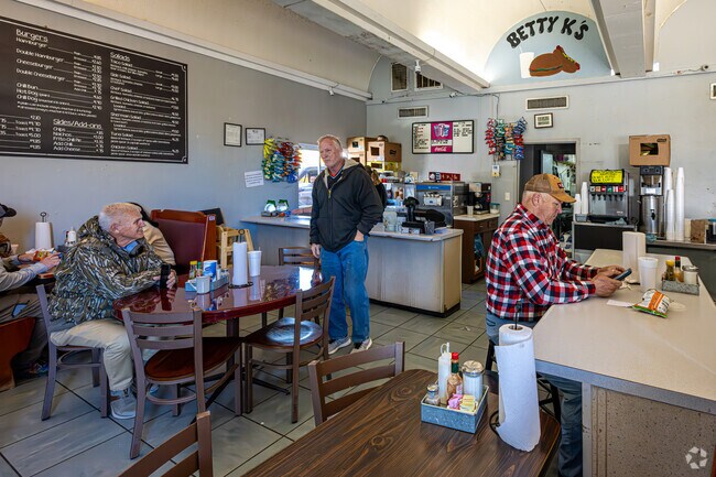 Betty K’s is a family-owned burger shop famous for its chili buns in Picayune.