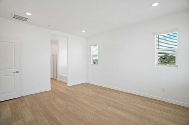 415 E 220th St, Carson, CA 90745 - photo 7