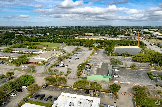 Bird's eye view of Somerset Academy Village Charter Middle School in Wilton Manors, FL.