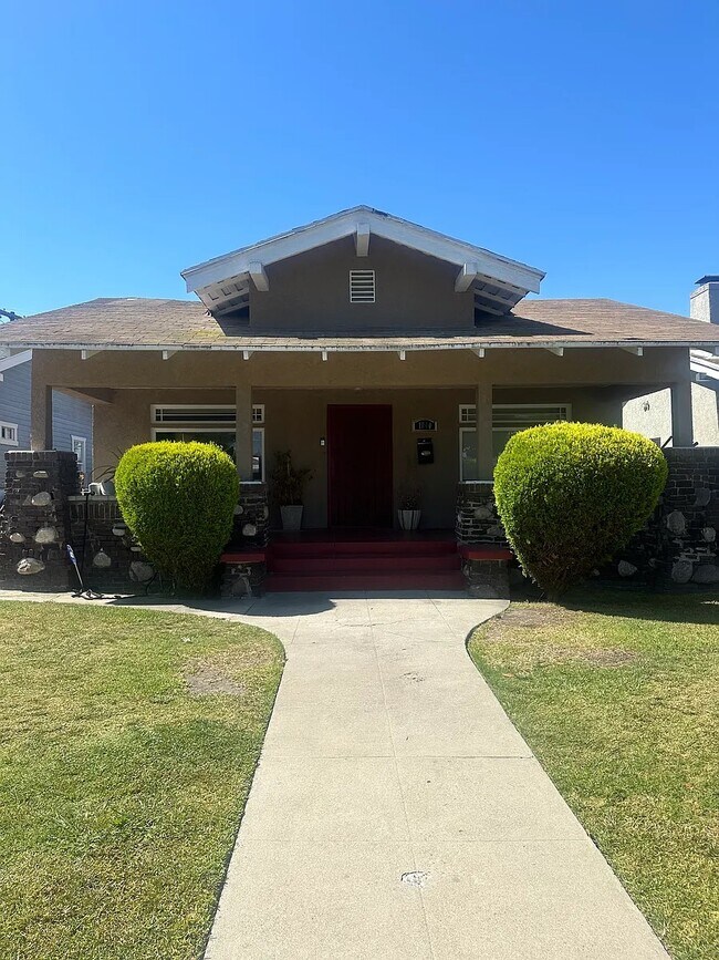 1840 Middleton Place, Los Angeles, CA 90062