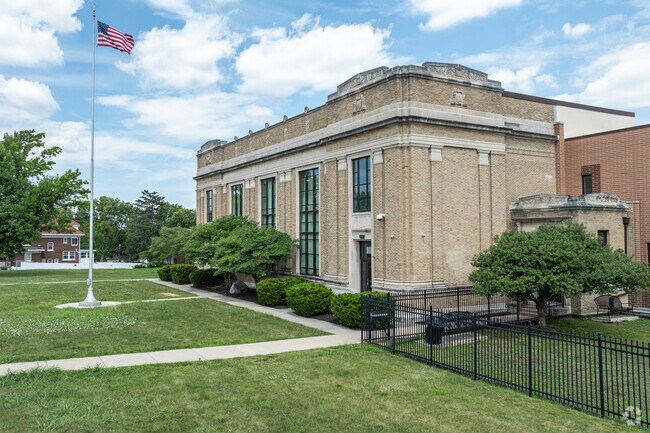 Wright Brothers Middle School has an overall rating of C-, according to Niche.