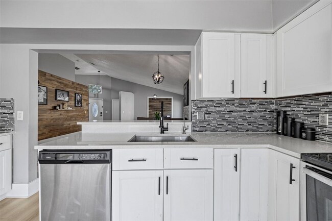 10253 Allenwood Dr, Riverview, FL 33569 - photo 7