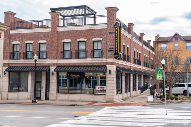 There are lots of great restaurants in downtown Elizabethtown.