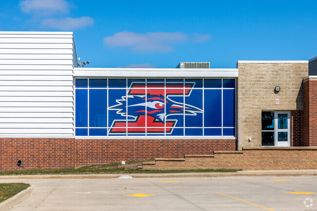 The mascot of Interstate 35 Middle School is the Roadrunners.