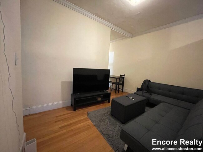 19 Thatcher St unit 66-2, Brookline, MA 02446 - photo 6